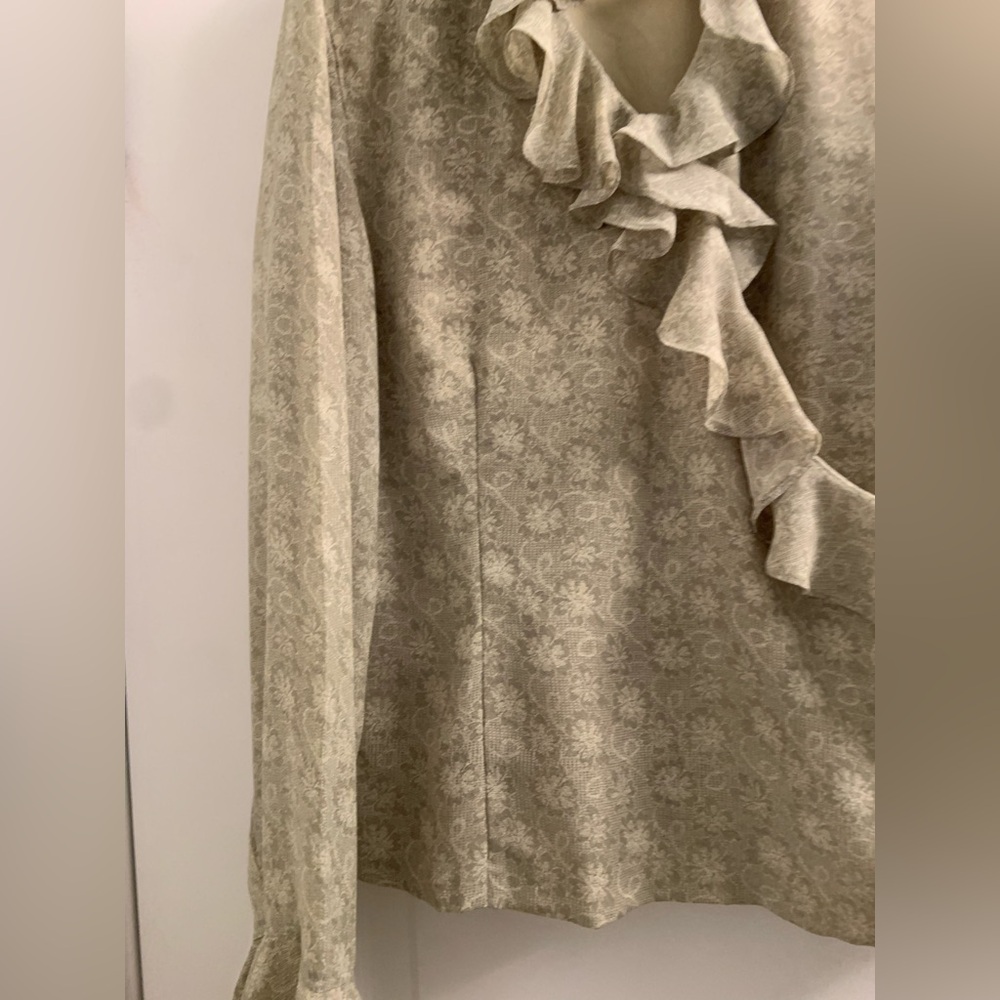 Floral Ruffle pistachio Color Blouse - Picture 5 of 7